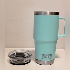 Yeti Tumbler 20oz tourquese
Used Might shows signs of use In perfect condition.